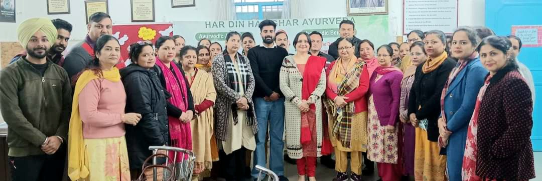 संपूर्ण स्वास्थ्य के लिए फायदेमंद है योग - डॉ. अमरप्रीत कौर ढिल्लों